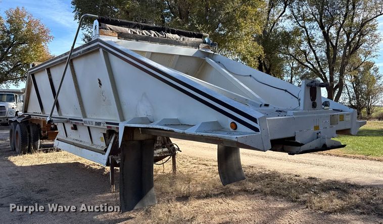 image for item EP0985 2000 Red River Mfg BD237 bottom dump trailer