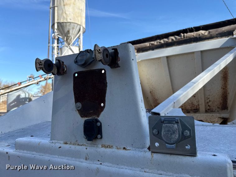 image for item EP0985 2000 Red River Mfg BD237 bottom dump trailer