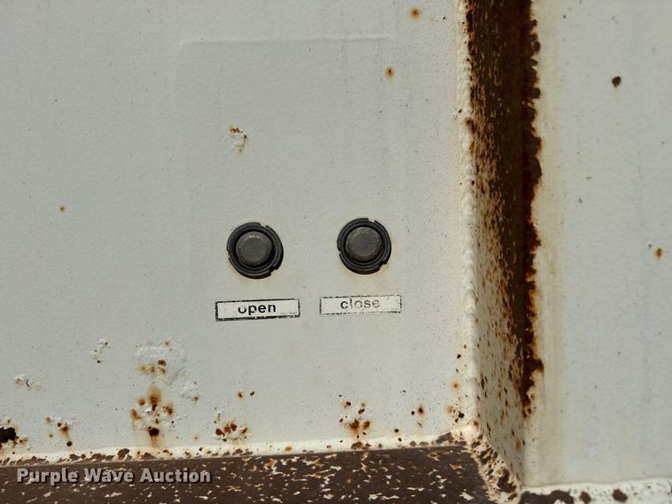 image for item EP0985 2000 Red River Mfg BD237 bottom dump trailer