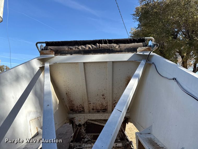 image for item EP0985 2000 Red River Mfg BD237 bottom dump trailer