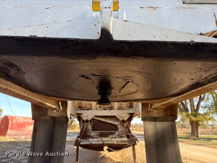 image for item EP0985 2000 Red River Mfg BD237 bottom dump trailer