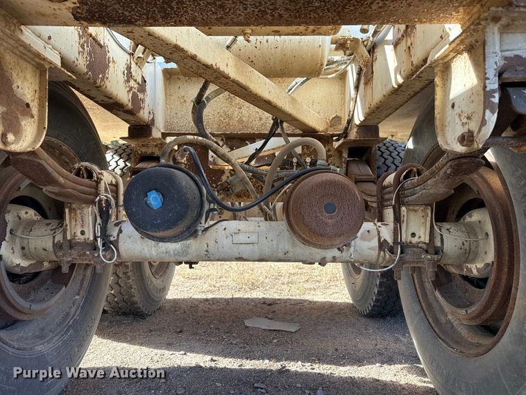 image for item EP0985 2000 Red River Mfg BD237 bottom dump trailer