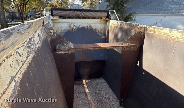 image for item EP0985 2000 Red River Mfg BD237 bottom dump trailer