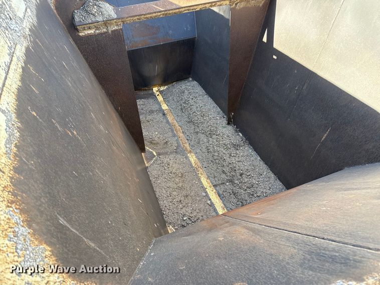 image for item EP0985 2000 Red River Mfg BD237 bottom dump trailer