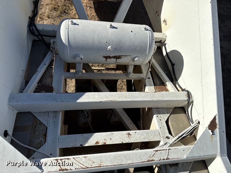 image for item EP0985 2000 Red River Mfg BD237 bottom dump trailer