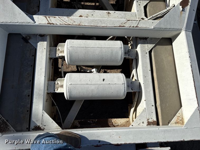 image for item EP0985 2000 Red River Mfg BD237 bottom dump trailer