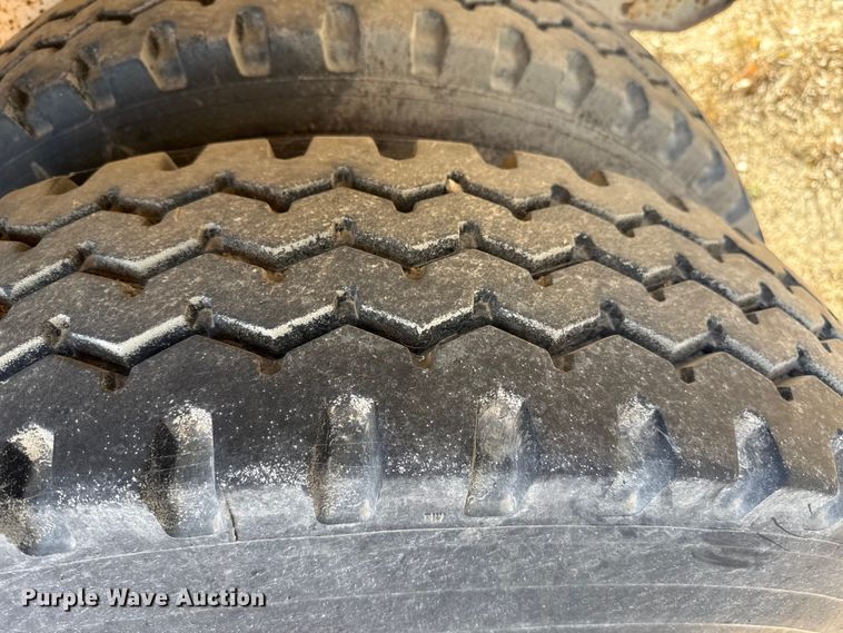 image for item EP0985 2000 Red River Mfg BD237 bottom dump trailer