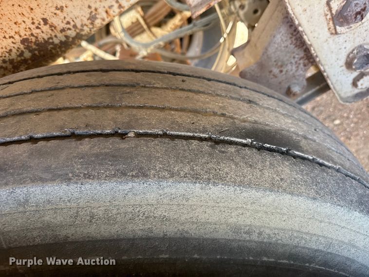 image for item EP0985 2000 Red River Mfg BD237 bottom dump trailer