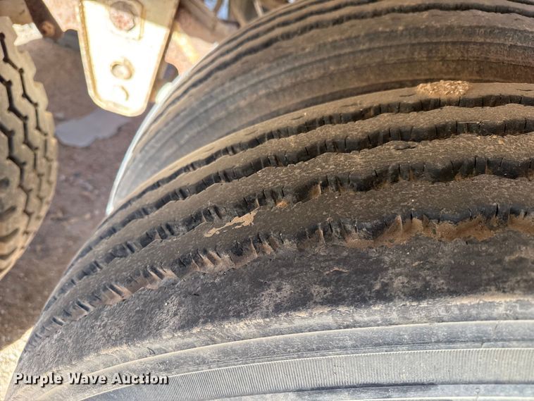 image for item EP0985 2000 Red River Mfg BD237 bottom dump trailer