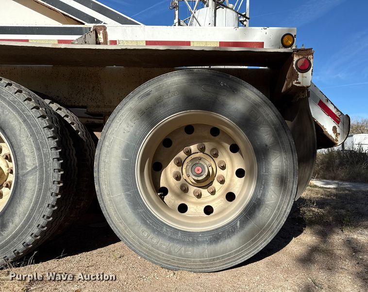 image for item EP0985 2000 Red River Mfg BD237 bottom dump trailer
