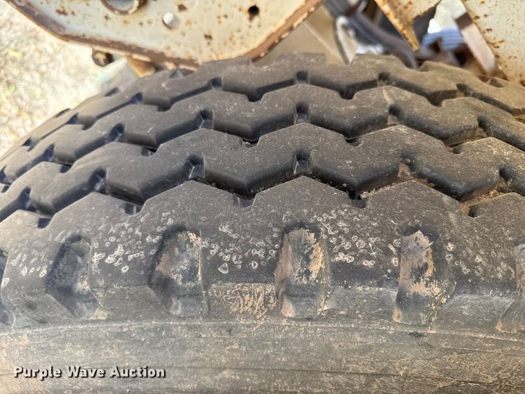 image for item EP0985 2000 Red River Mfg BD237 bottom dump trailer