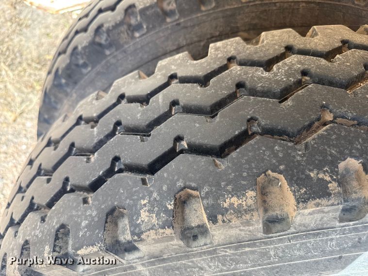 image for item EP0985 2000 Red River Mfg BD237 bottom dump trailer