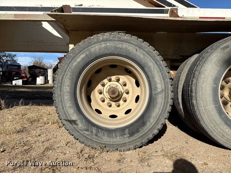 image for item EP0985 2000 Red River Mfg BD237 bottom dump trailer