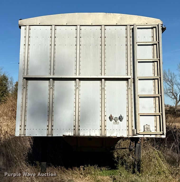 image for item EP0988 1994 Merritt 43X102X80XSPCX2XGS grain trailer