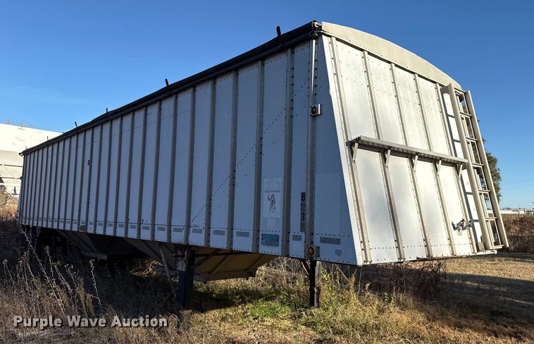 image for item EP0988 1994 Merritt 43X102X80XSPCX2XGS grain trailer