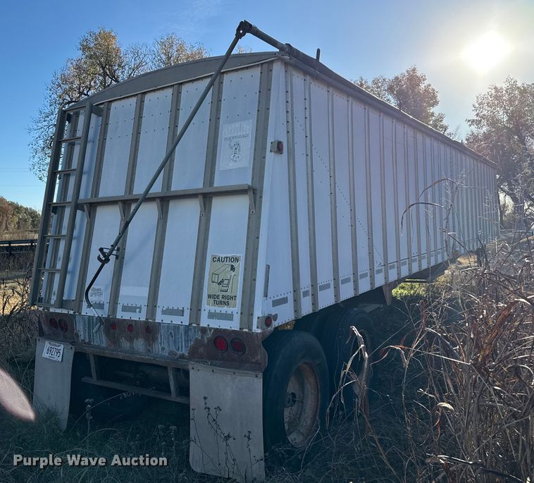 image for item EP0988 1994 Merritt 43X102X80XSPCX2XGS grain trailer