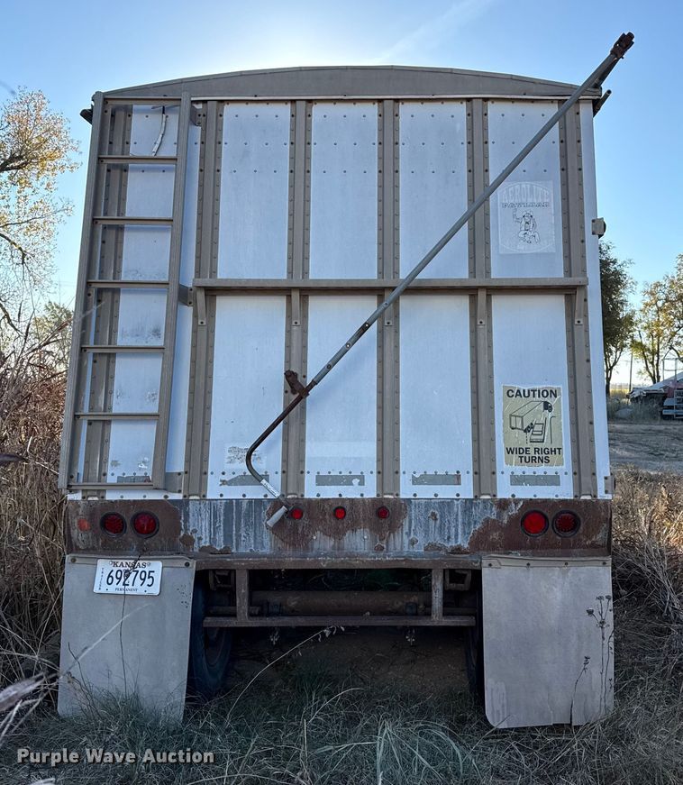 image for item EP0988 1994 Merritt 43X102X80XSPCX2XGS grain trailer