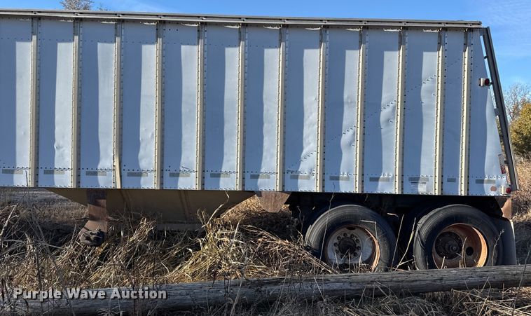 image for item EP0988 1994 Merritt 43X102X80XSPCX2XGS grain trailer