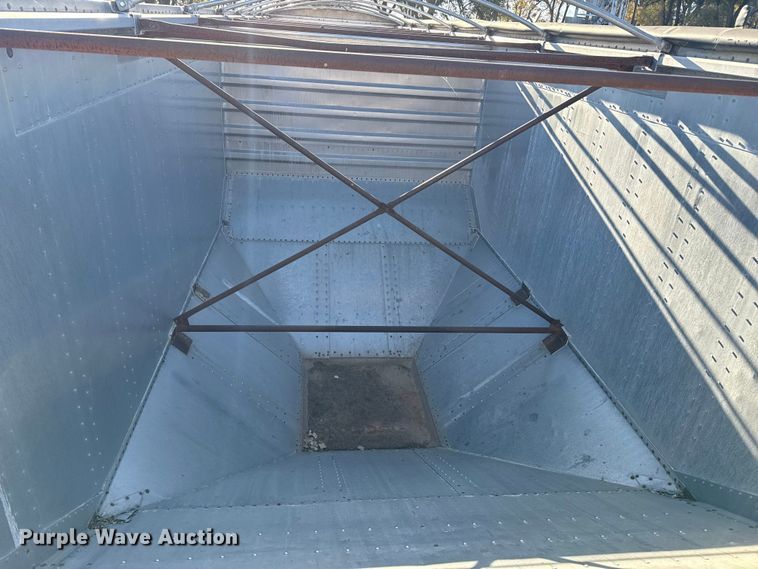 image for item EP0988 1994 Merritt 43X102X80XSPCX2XGS grain trailer