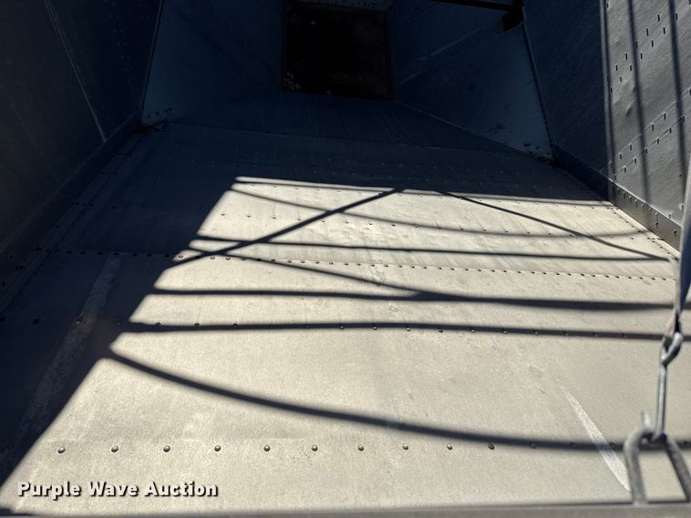 image for item EP0988 1994 Merritt 43X102X80XSPCX2XGS grain trailer