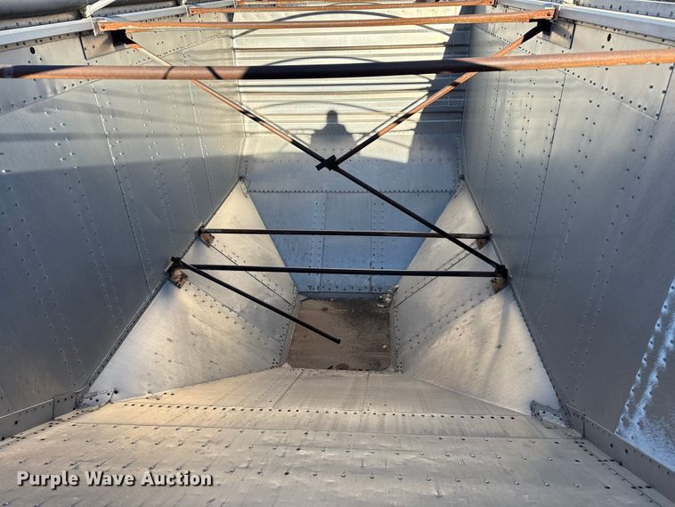 image for item EP0988 1994 Merritt 43X102X80XSPCX2XGS grain trailer