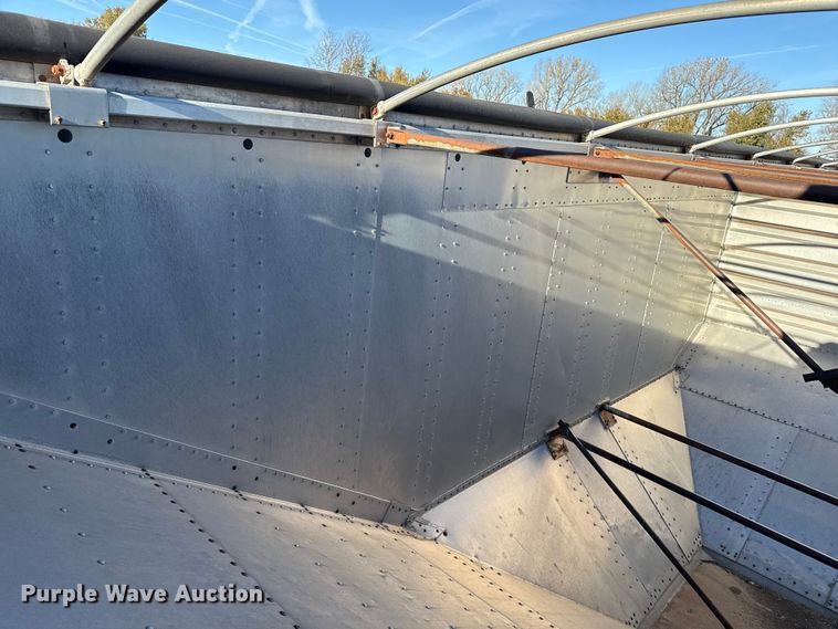 image for item EP0988 1994 Merritt 43X102X80XSPCX2XGS grain trailer