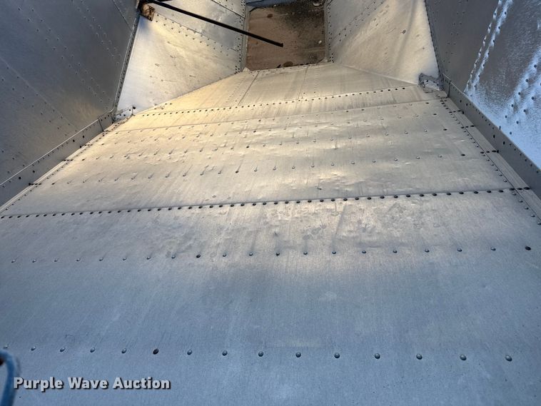 image for item EP0988 1994 Merritt 43X102X80XSPCX2XGS grain trailer