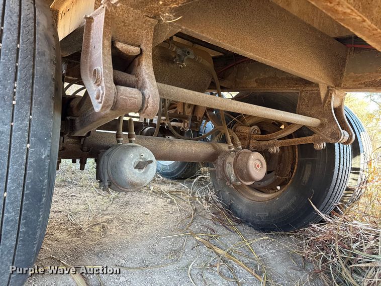 image for item EP0988 1994 Merritt 43X102X80XSPCX2XGS grain trailer