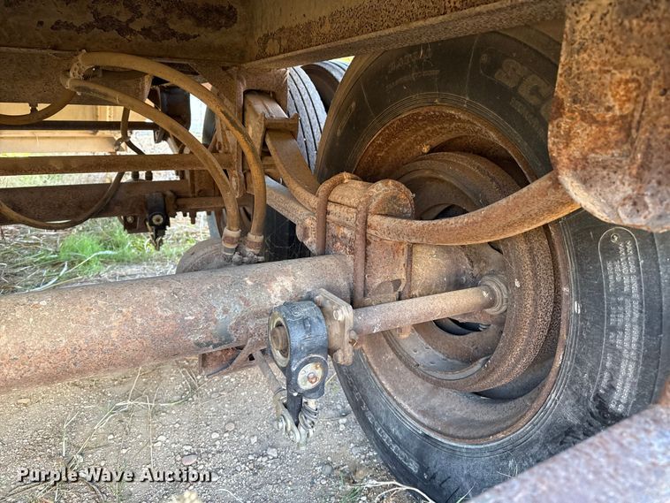 image for item EP0988 1994 Merritt 43X102X80XSPCX2XGS grain trailer