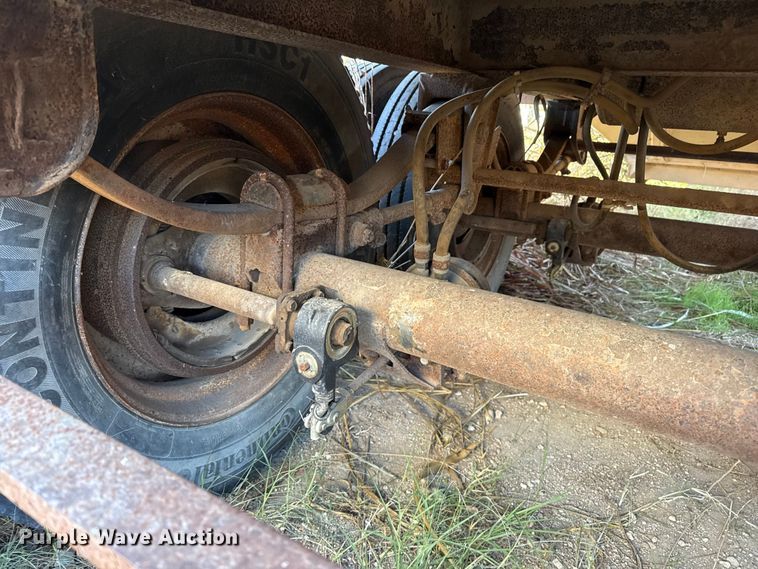 image for item EP0988 1994 Merritt 43X102X80XSPCX2XGS grain trailer