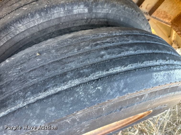 image for item EP0988 1994 Merritt 43X102X80XSPCX2XGS grain trailer