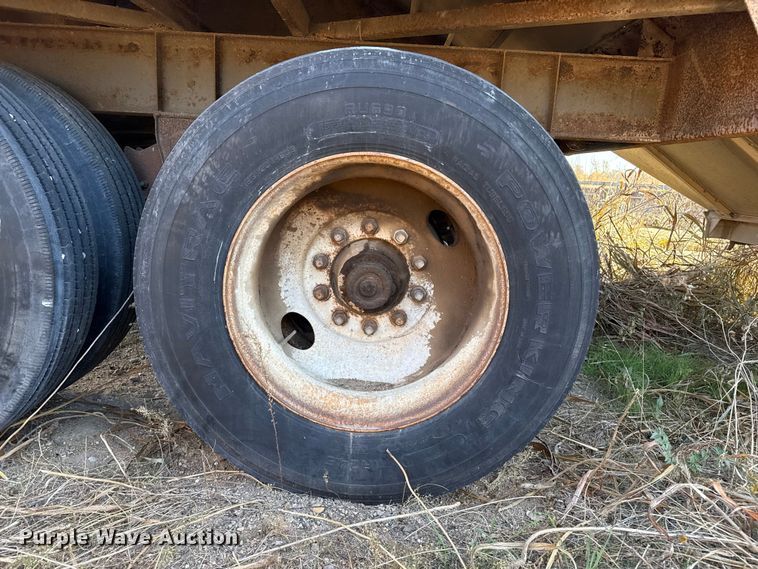 image for item EP0988 1994 Merritt 43X102X80XSPCX2XGS grain trailer