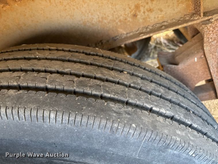 image for item EP0988 1994 Merritt 43X102X80XSPCX2XGS grain trailer