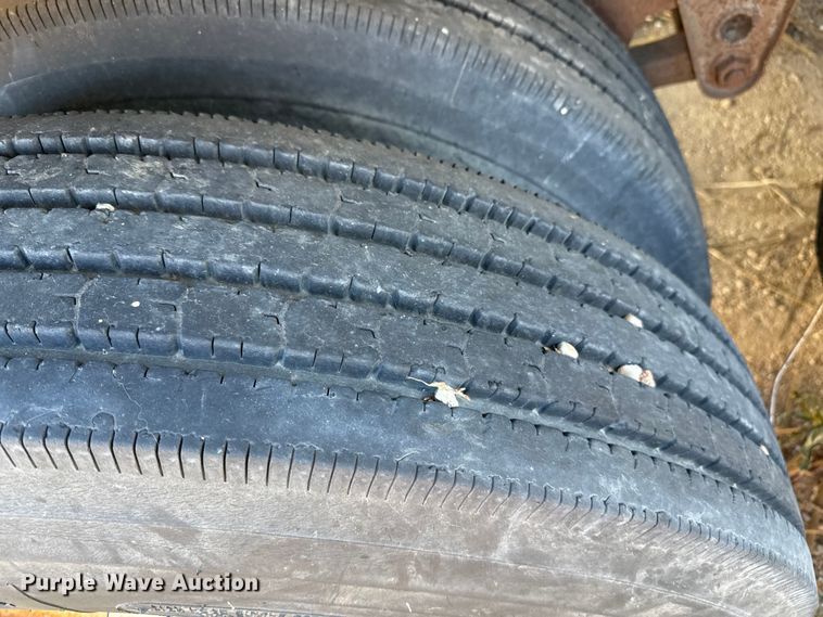 image for item EP0988 1994 Merritt 43X102X80XSPCX2XGS grain trailer