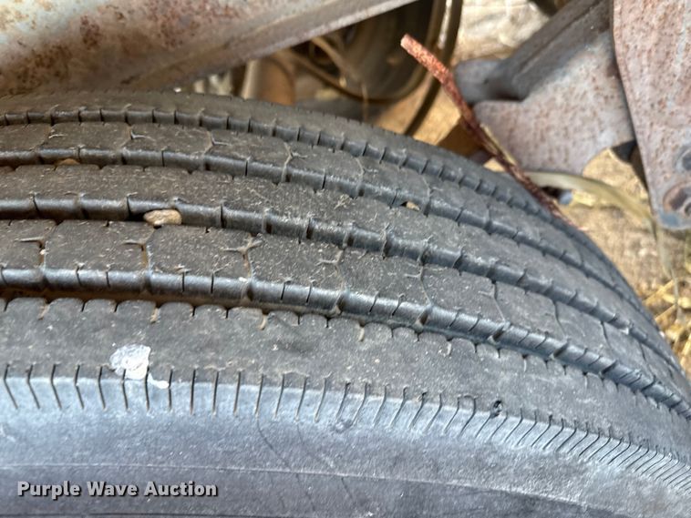 image for item EP0988 1994 Merritt 43X102X80XSPCX2XGS grain trailer