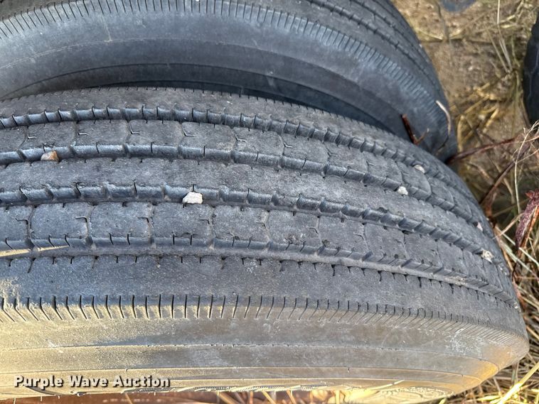 image for item EP0988 1994 Merritt 43X102X80XSPCX2XGS grain trailer