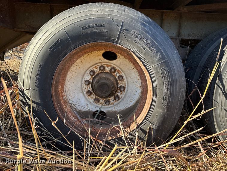 image for item EP0988 1994 Merritt 43X102X80XSPCX2XGS grain trailer