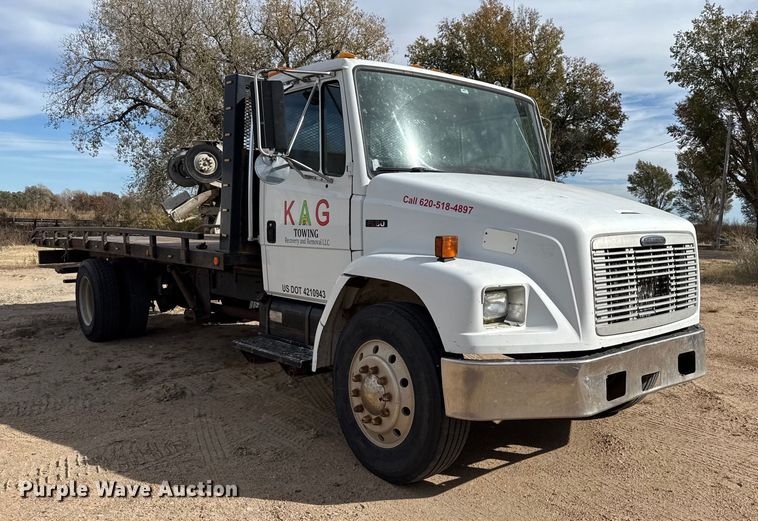 image for item EP0991 1998 Freightliner FL60 rollback truck