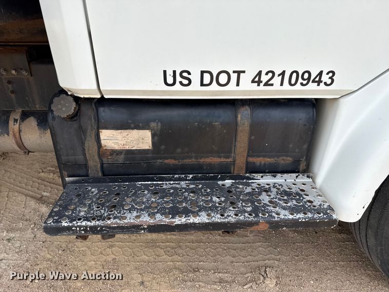 image for item EP0991 1998 Freightliner FL60 rollback truck