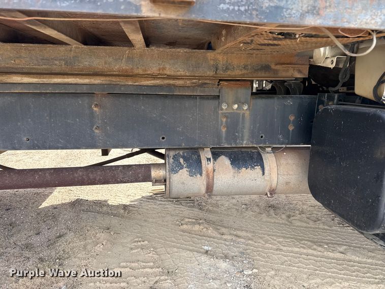 image for item EP0991 1998 Freightliner FL60 rollback truck