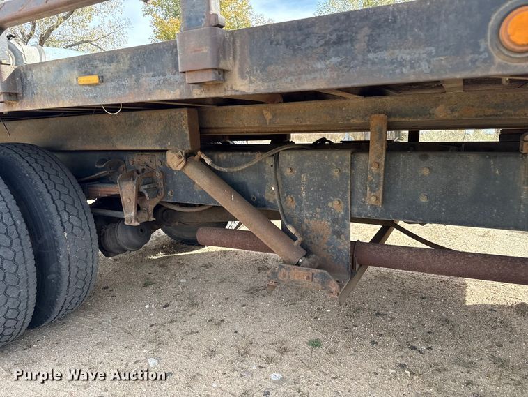 image for item EP0991 1998 Freightliner FL60 rollback truck