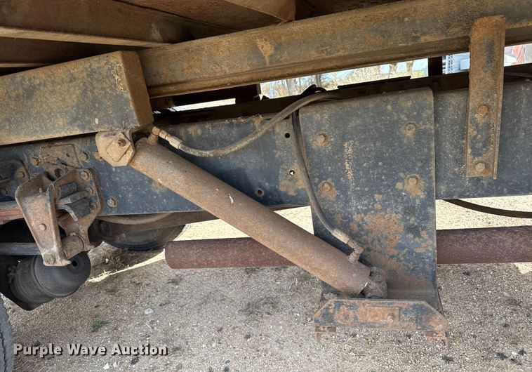 image for item EP0991 1998 Freightliner FL60 rollback truck