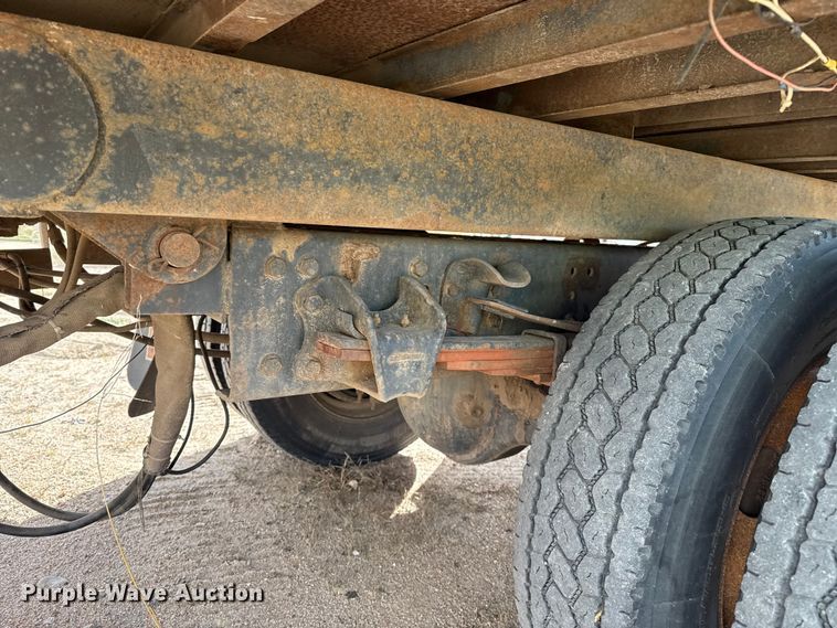 image for item EP0991 1998 Freightliner FL60 rollback truck