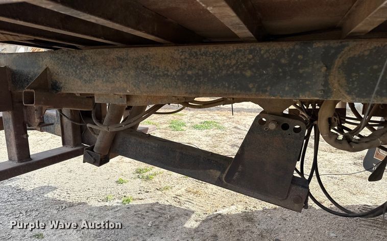 image for item EP0991 1998 Freightliner FL60 rollback truck