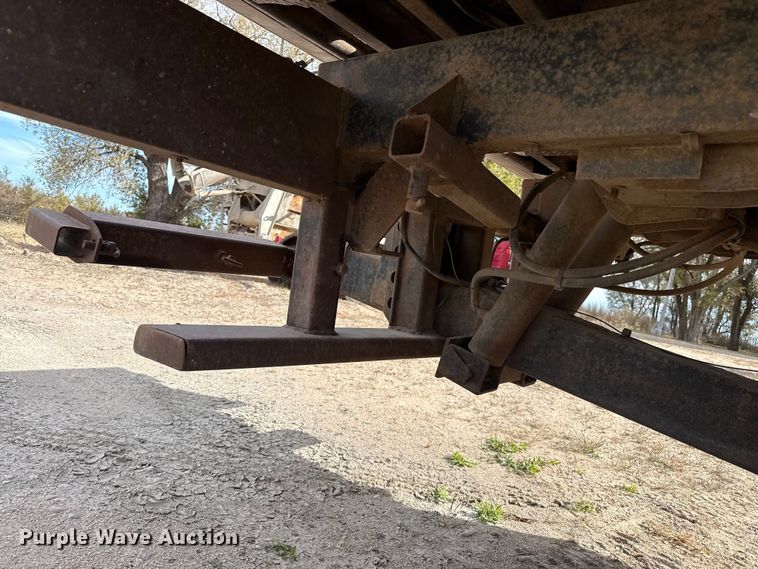 image for item EP0991 1998 Freightliner FL60 rollback truck