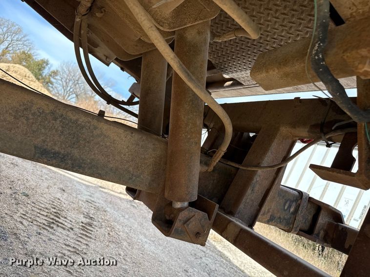 image for item EP0991 1998 Freightliner FL60 rollback truck