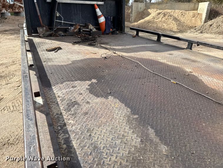 image for item EP0991 1998 Freightliner FL60 rollback truck