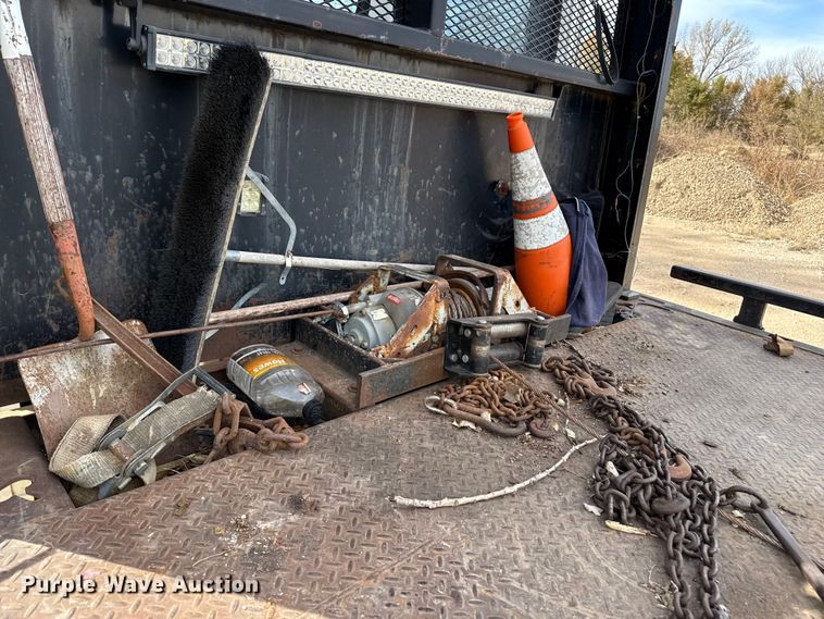 image for item EP0991 1998 Freightliner FL60 rollback truck