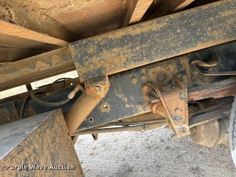 image for item EP0991 1998 Freightliner FL60 rollback truck