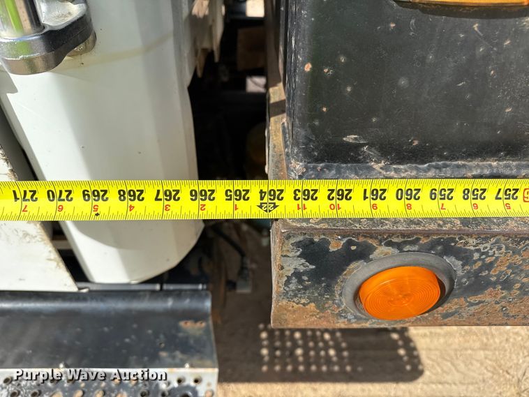 image for item EP0991 1998 Freightliner FL60 rollback truck